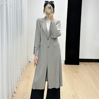 Miyake Дамски тренчкот 2023 Ранна есен Нова проста мода Еднореден деветминутен ръкав Висококачествено нагънато дълго палто