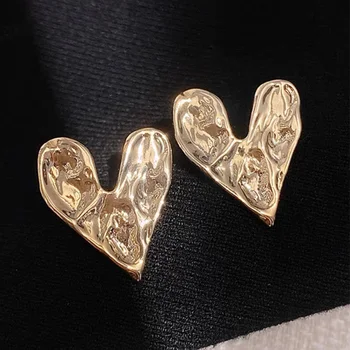 Прости вдлъбнати сърдечни обеци за жени дизайнер метал неравномерно злато любов ухо шипове корейски луксозни обеци момичета бижута парти подарък