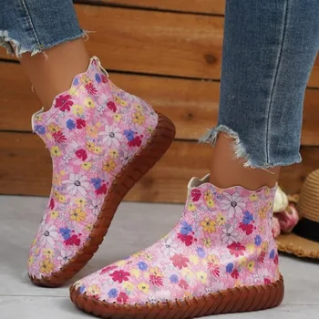 2023 Модни обувки за жени Slip на дамски ботуши Есен кръг Toe смесени цветове Нисък ток къс барел голям размер голи ботуши